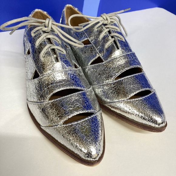 COCONUTS by Matisse metallic cut out oxfords - Picture 2 of 5